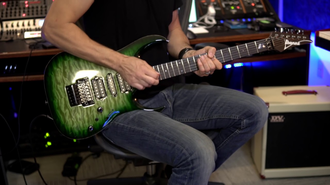 Megadeth - Kiko Loureiro Practicing 