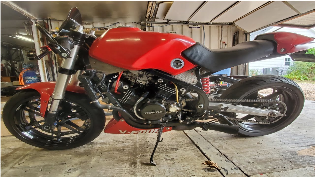 Мотоцикл Honda VF500F Interceptor 1986 года выпуска, стиль Cafe Racer, осмотр и тест-драйв (без а...