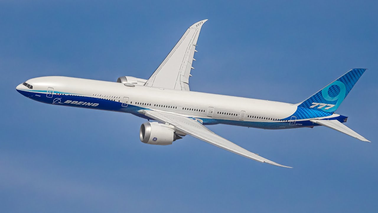 🇦🇪 DUBAI AIRSHOW 2025 Displays + Highlights | Watching Planes at Dubai World Central Airport
