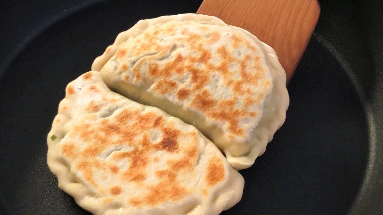 韭菜盒子┃乾煎韭菜盒子，外皮酥脆不油膩，滿滿內餡卻不露餡的技巧，零失敗配方!!《Chinese Chive Pocket》