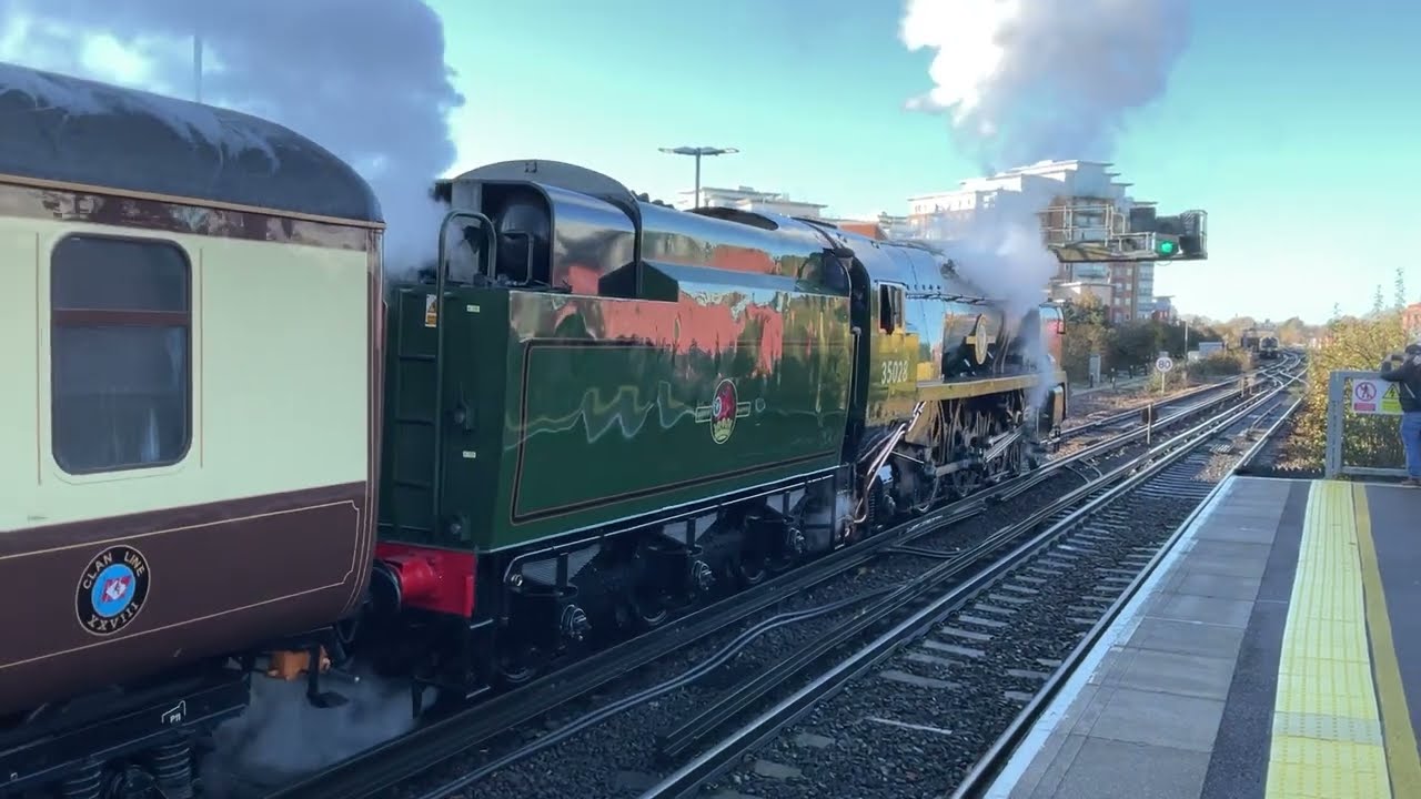 Merchant Navy Class Steam Locomotive number 35028 &ldquo;Clan Line&rdquo; departs Basingtoke on 3 December 2025
