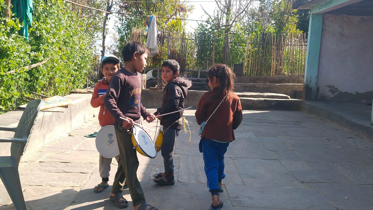 GAJENDRA GWARI (VIOGS) होली है भाई होली है