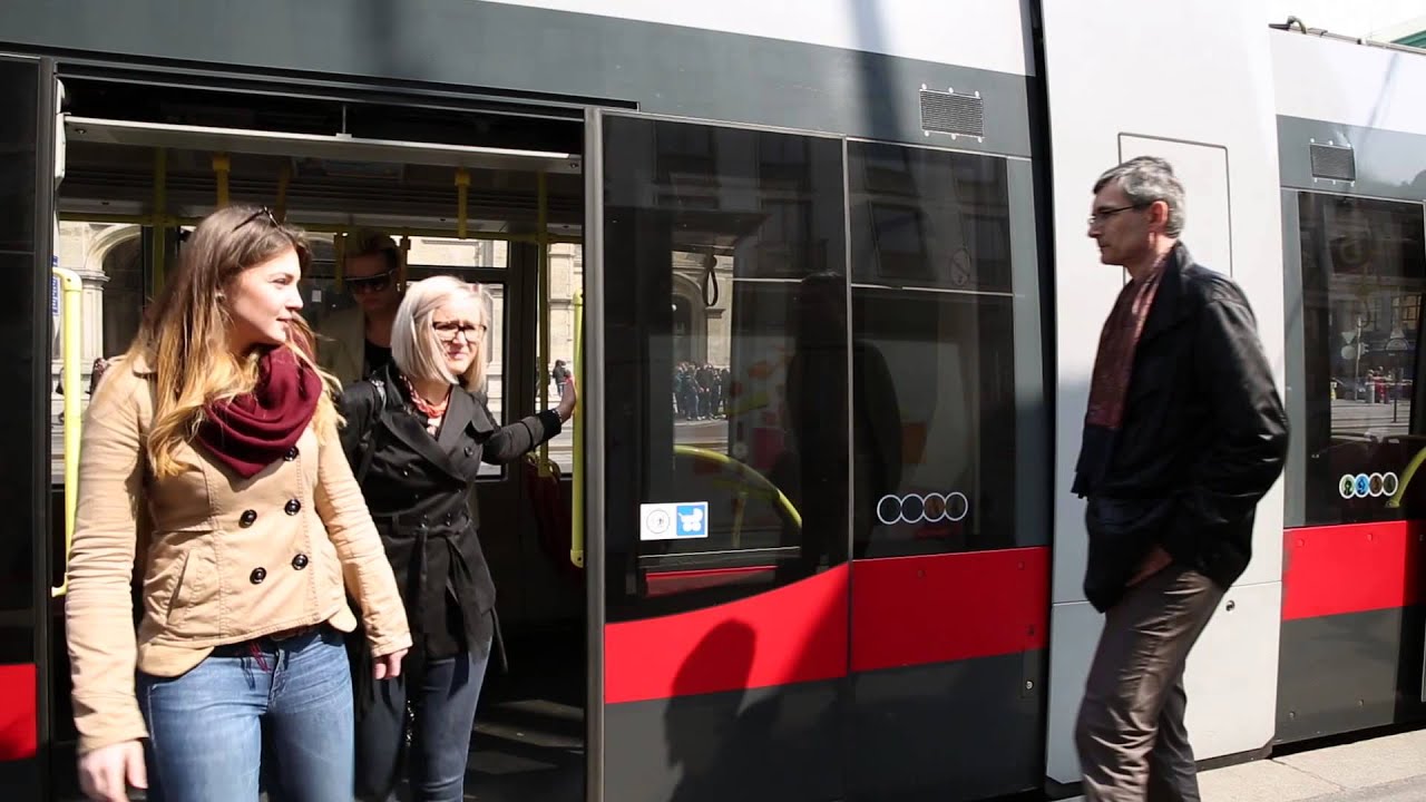 Mediaplus Austria: First interactive fashion catalogue on CityLight