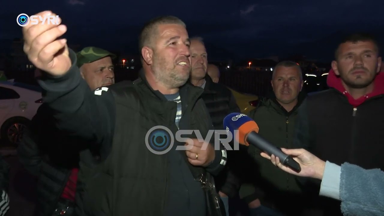 Policia Bashkiake mësyn tek taksitë e terminalit, tenton të largojë me forcë taksistët