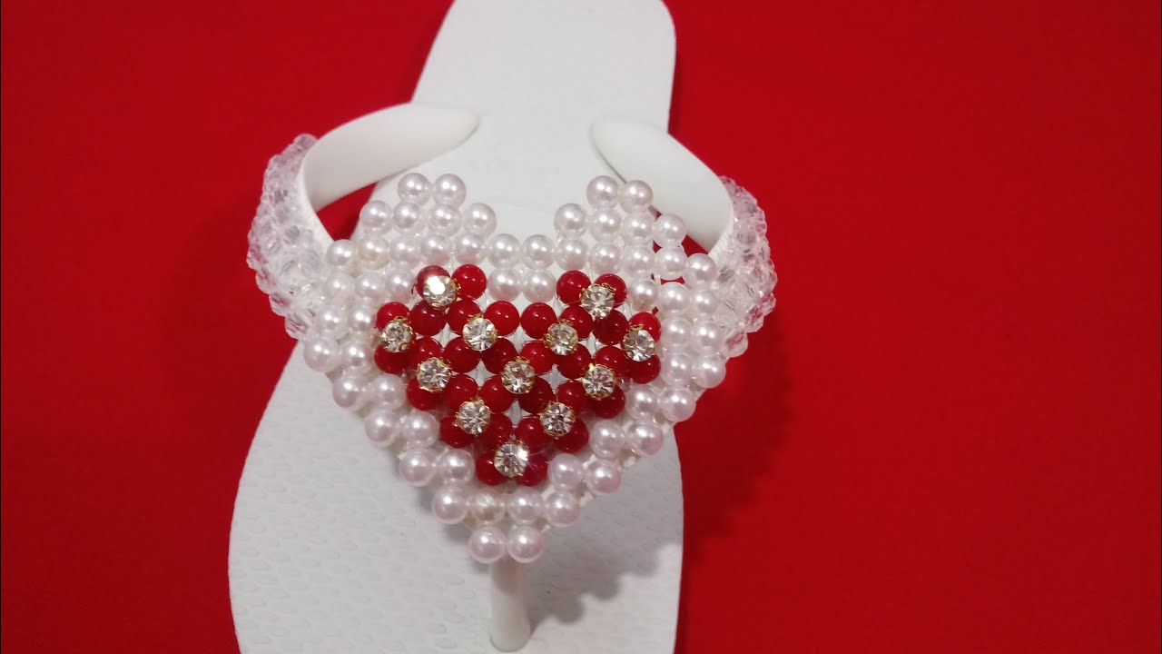 Trama coração de pérolas e Strass p/ chinelo vídeo 1/2