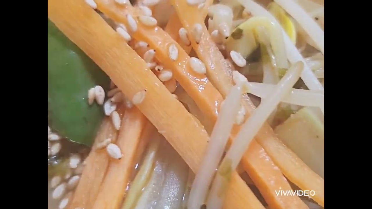 콩나물 라면 먹는 중