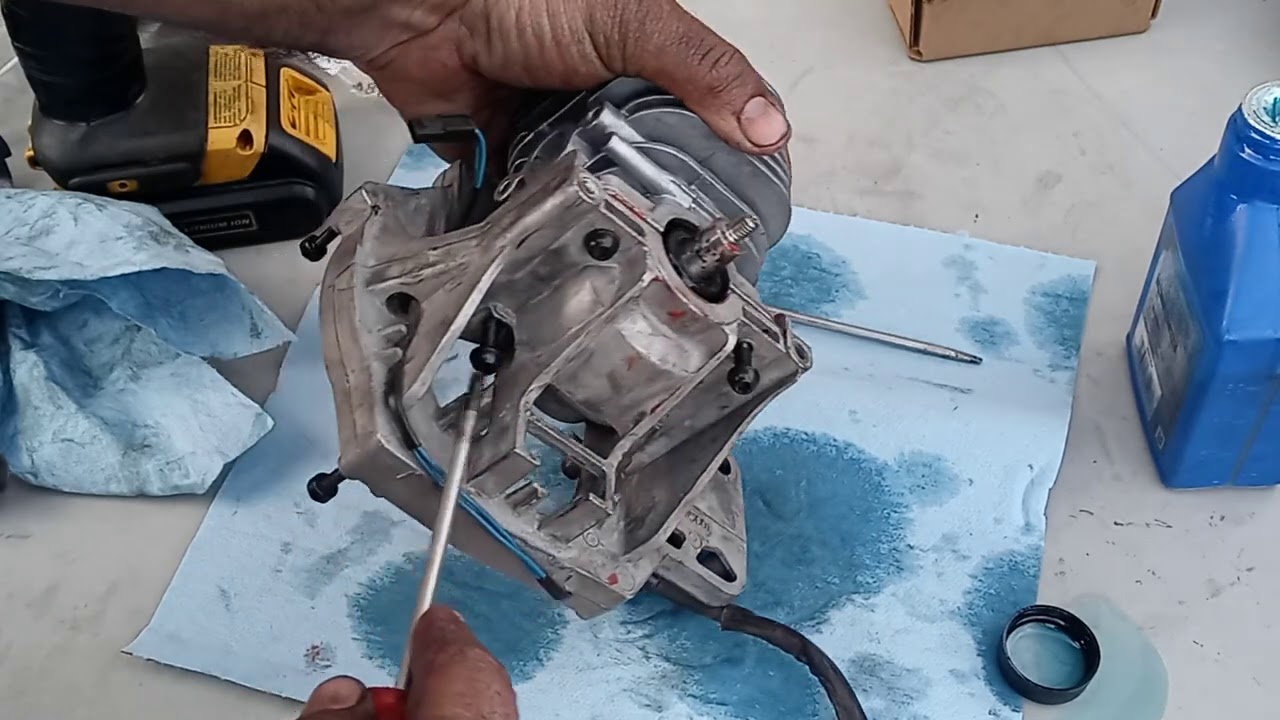 RDMJ.Parte#8 DESBROZADORA HUSQVARNA 128 CD. PONIENDO CILINDRO PISTON ANILLO JUNTAS Y SELLOS.