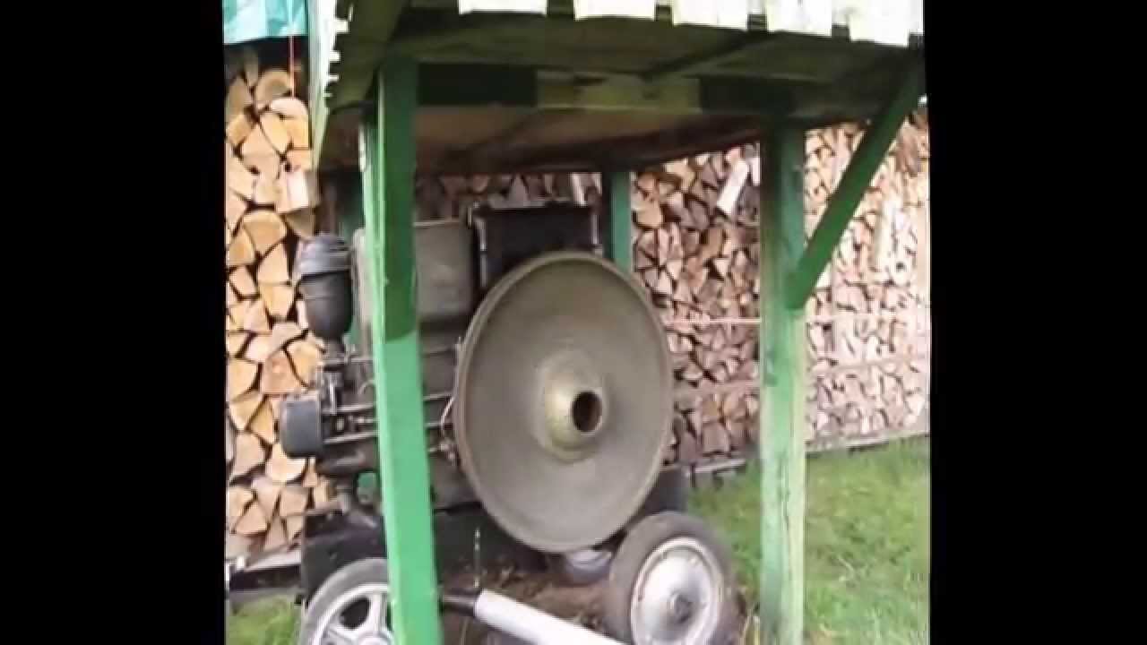 Deutz Stationärmotor. Holz sägen mit umgebauter Kreissäge