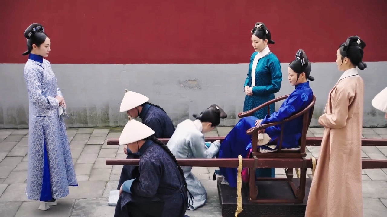 嘉妃自認能坐皇貴妃，當街讓衛嬿婉擦鞋！殊不知她根本不是候選人#周迅 #霍建華 #青櫻傳#中國電視劇