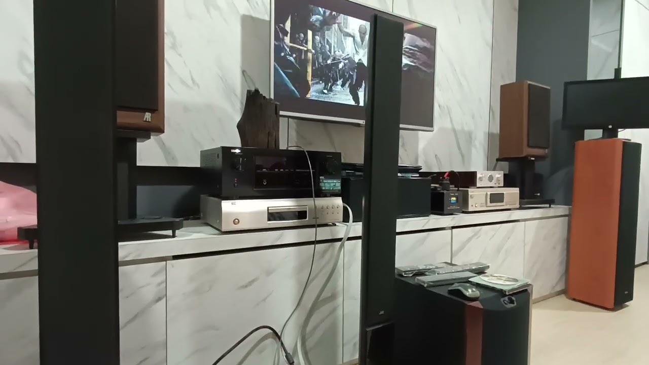 Yamaha RX-V371 + JVC spk + Philips FB 201V/17 = movie sound test.