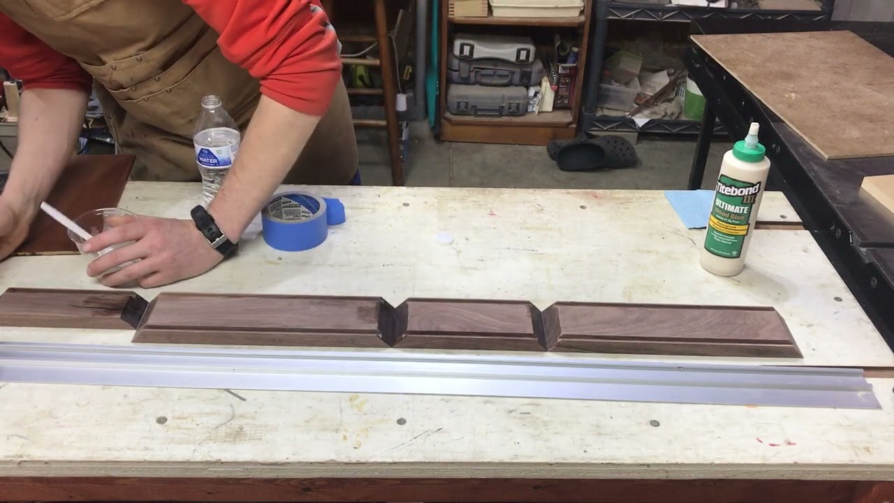 Simple Miter Box Glue Up - No Clamps