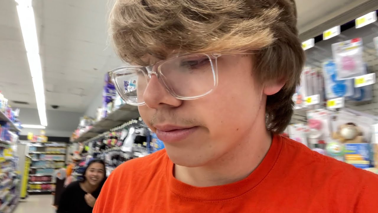 Messing Around In DOLLAR GENERAL!! With Girlfriend