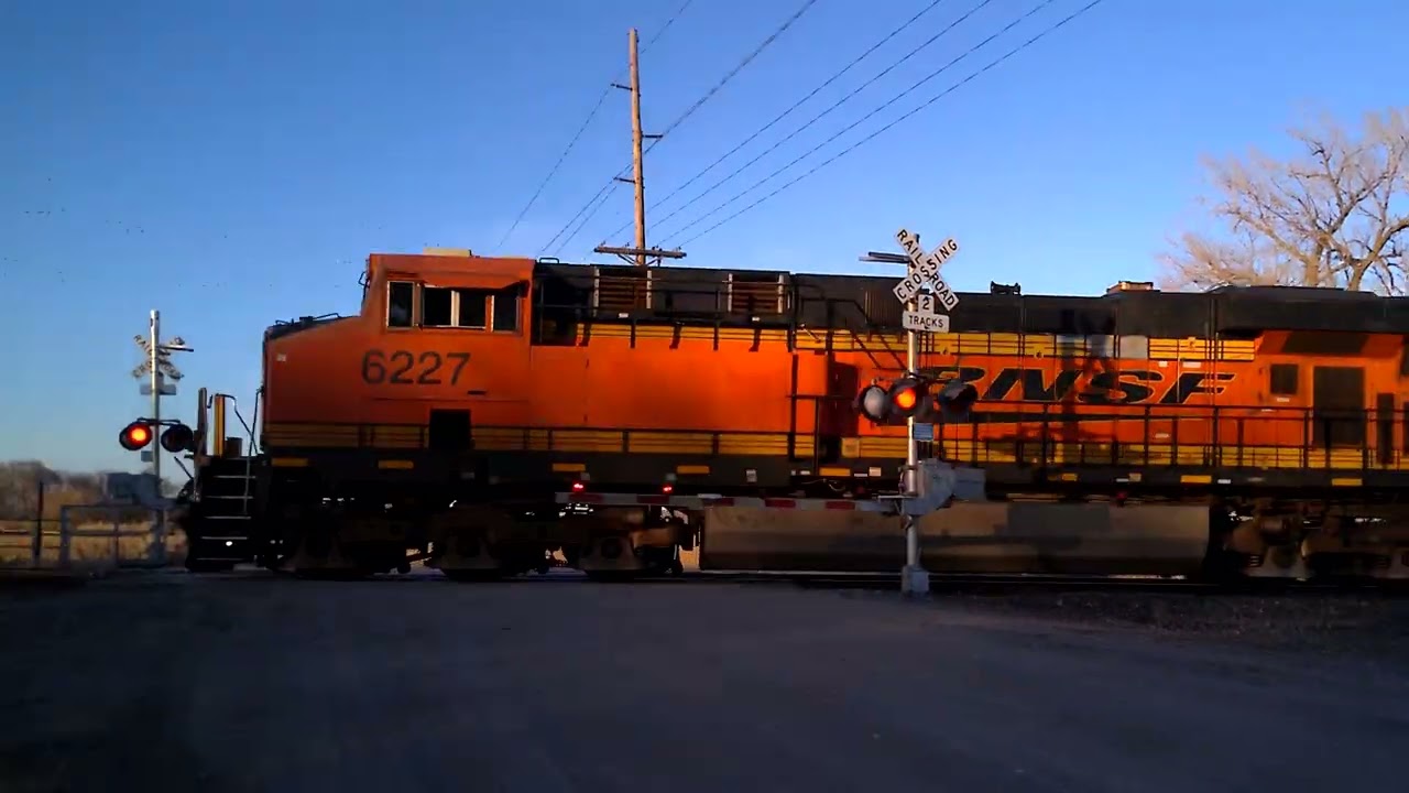 BNSF 6227 leading empty coal train west of Grand Island 
