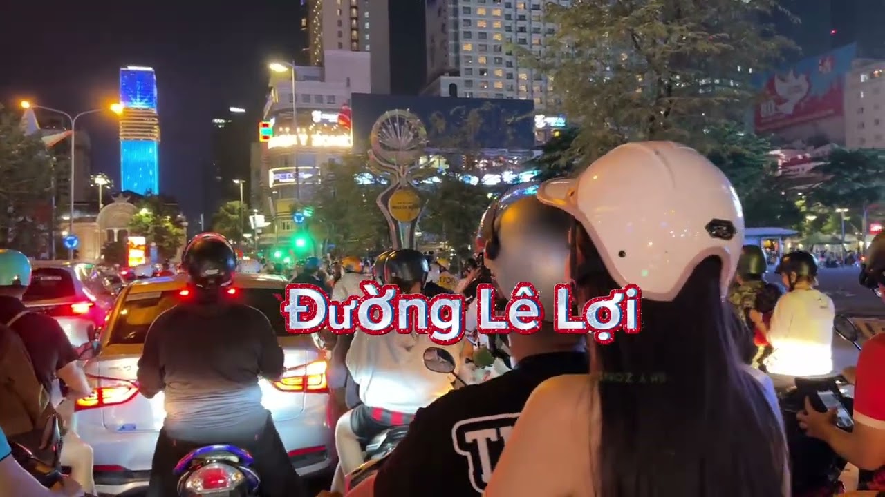 Vlog người dân đi bão rất đông đúc tại Q1 trung tâm ăn mừng Việt Nam vô địch Sea Game 33 khuya 18/12
