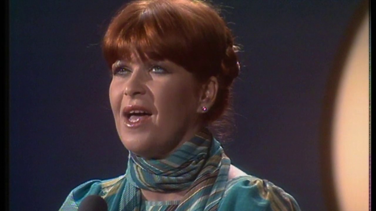 Rita Hovink zingt Wim Sonneveld - Het Dorp / La Montagne