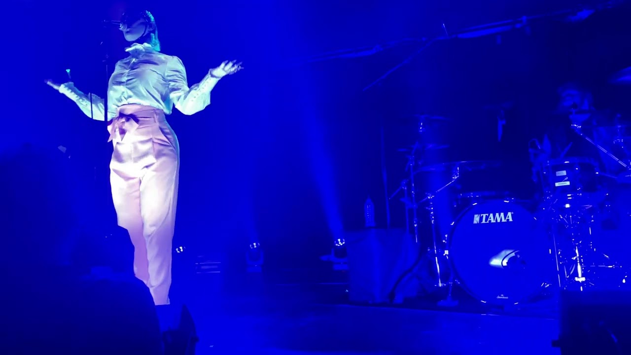 Skynd - Bianca Devins (Unreleased song) - O2 Islington 18.2.22