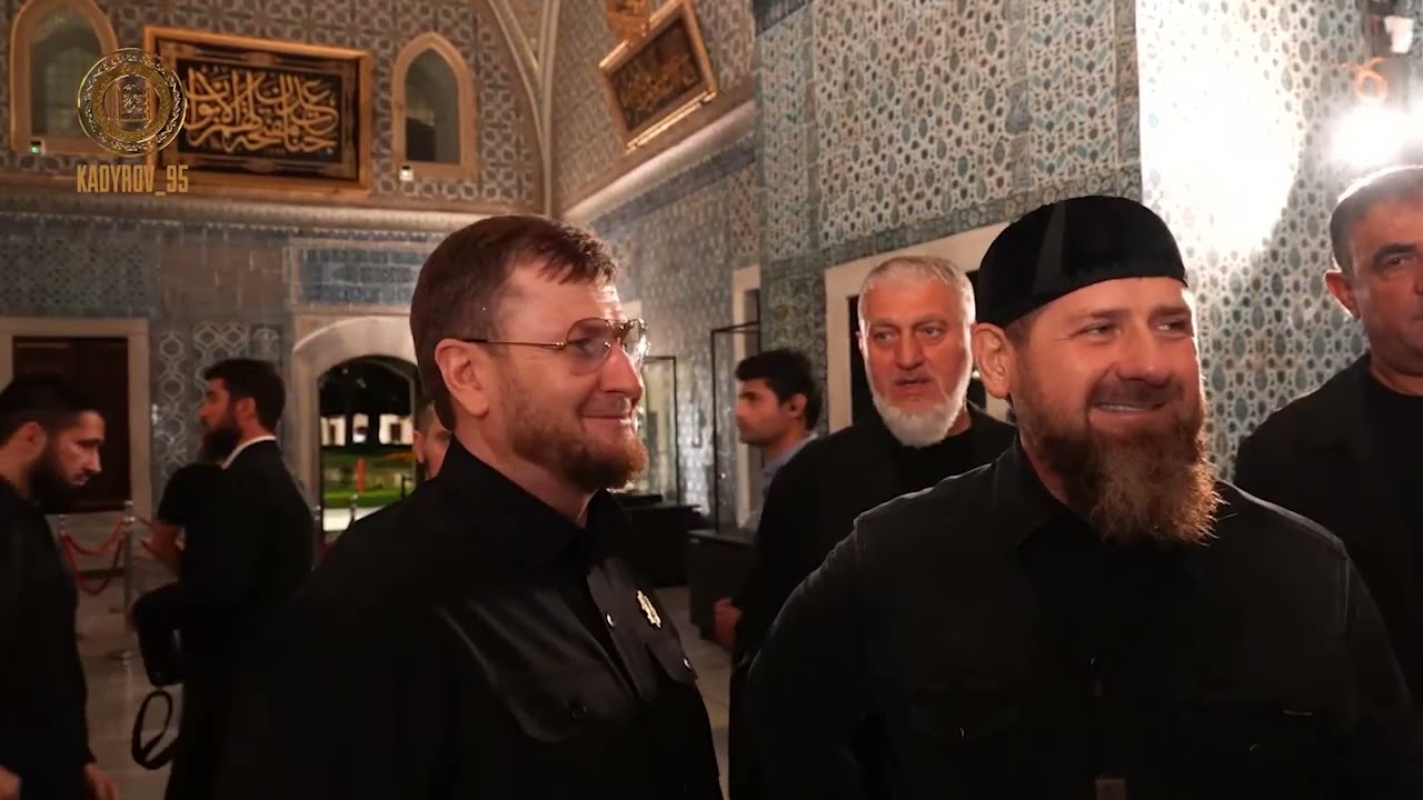 Рамзан Кадыров приехал в Турцию и посмотрел на священные реликвии Пророка Мухаммада (ﷺ)