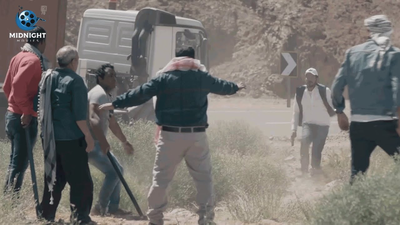 شاف أخوه بيتخانق مع سواقين النقل على الطريق .. شوفوا عمل معاهم ايه