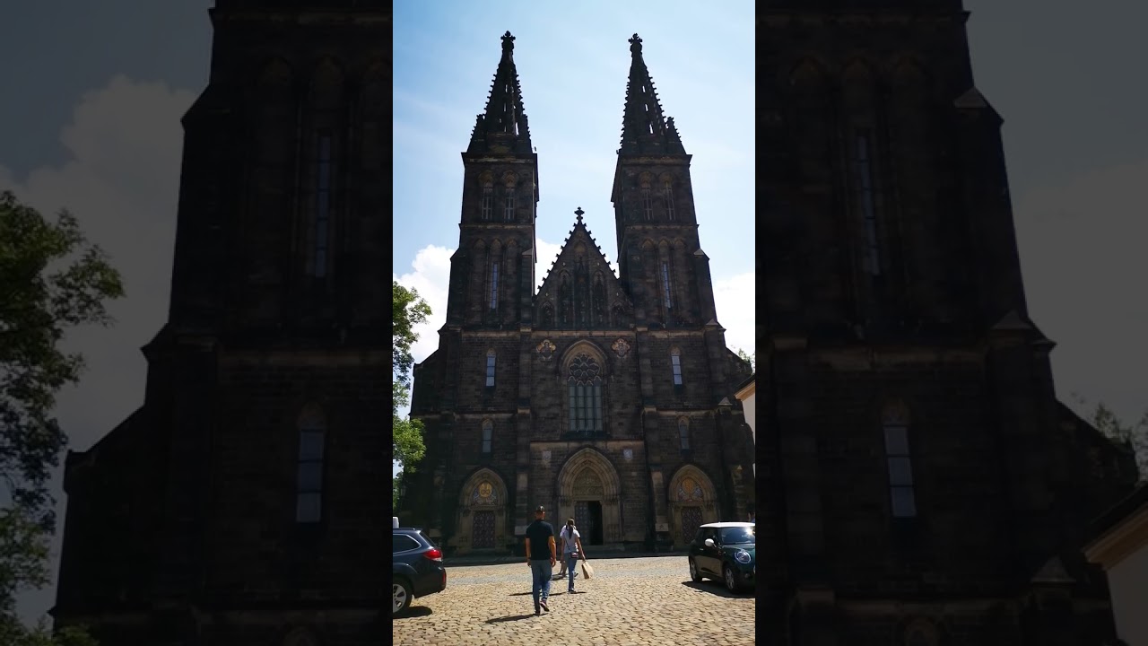 Bazilika sv. Petra a Pavla Vyšehrad Praha zvoní poledne