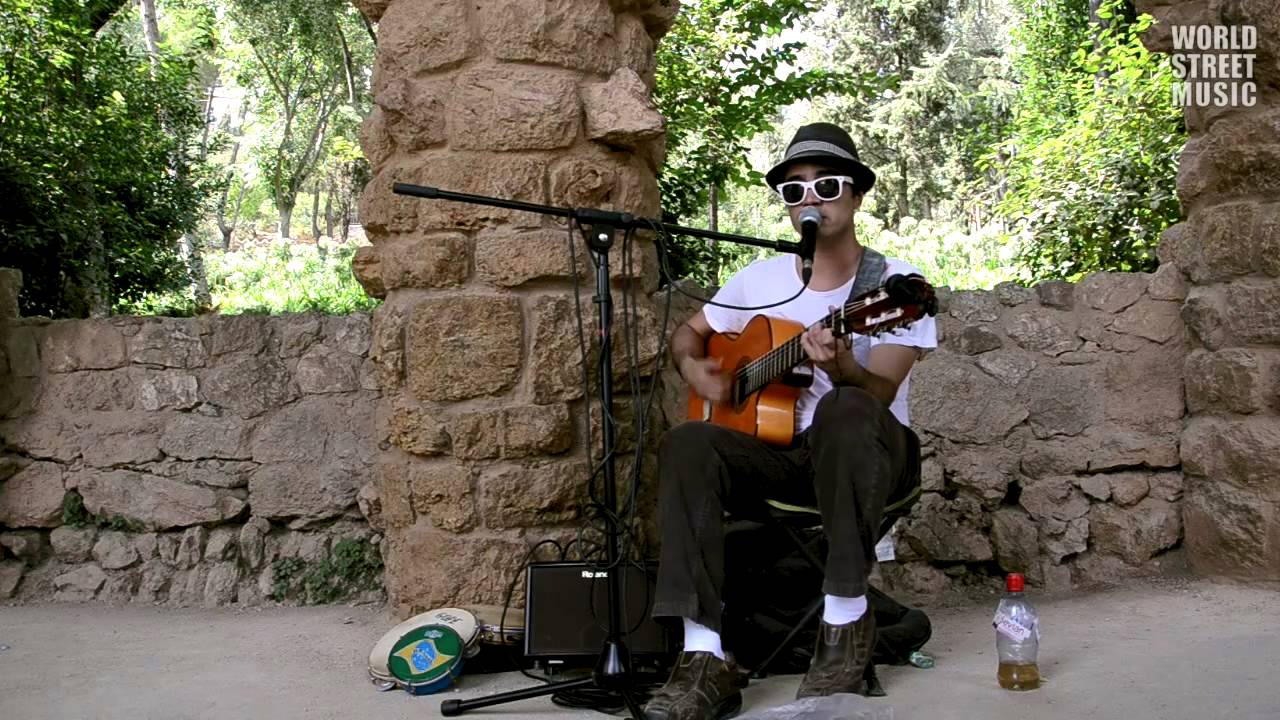 Barcelona Street Music : Over the Rainbow & What a wonderful world (HD)