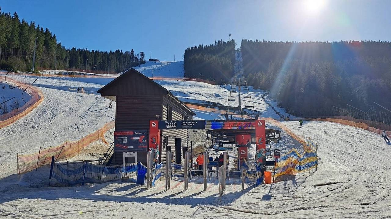 Перший витяг, перший спуск. Березневий Буковель #skiing #springskiing #travelukraine #bukovelstories