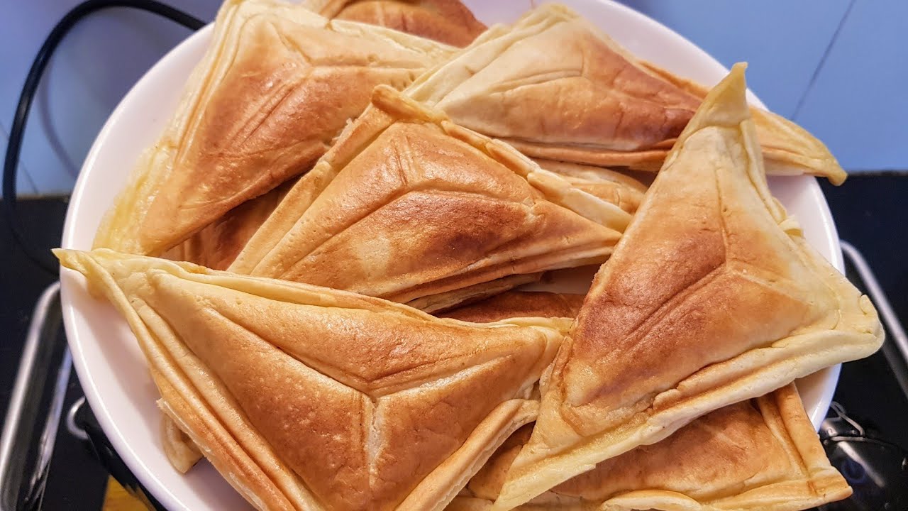 Bánh hotdog nhân xúc xích chà bông/ Linh Vương Food