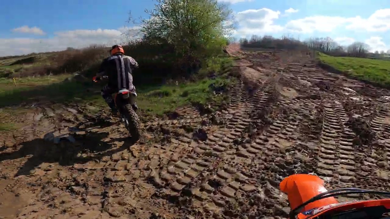 Endurová škola Martina Kuklíka 19.4.2023 - mrcasení v blátě 1