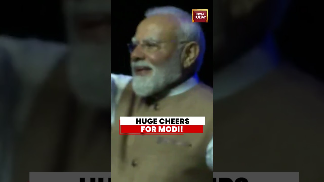 PM Modi Receives Huge Cheers from Indian Community in France #paris #france #indiancommunity #pmmodi