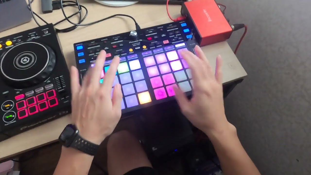 performing ddj 400 & ddj xp1 - mi gente & turn down for what