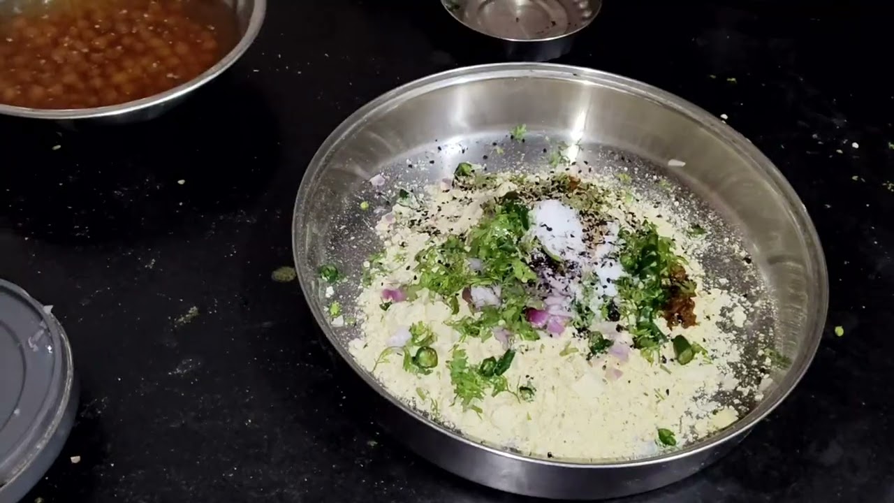Banarasi style mein nimona aur sattu ka paratha tasty tasty 😋👌👌🤤