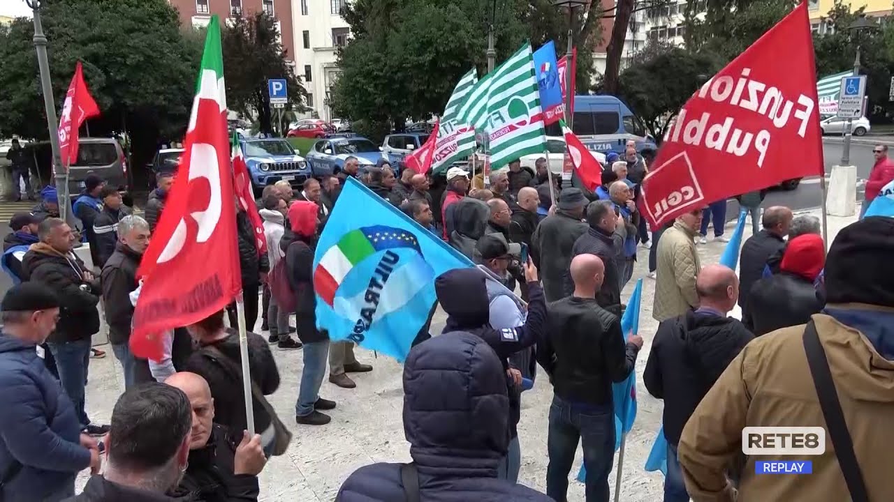 Pescara - Lavoratori del Comparto di igiene ambientale in sciopero
