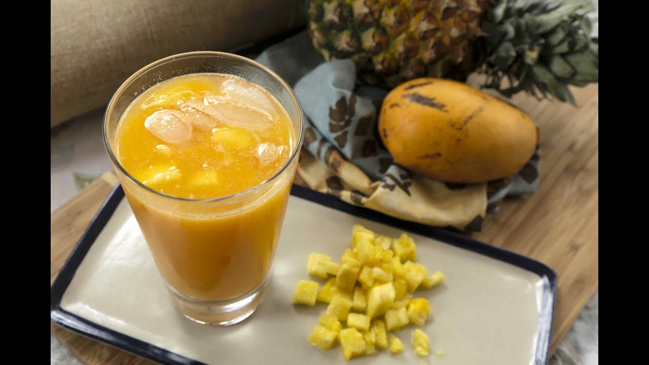 Agua fresca de mango con piña