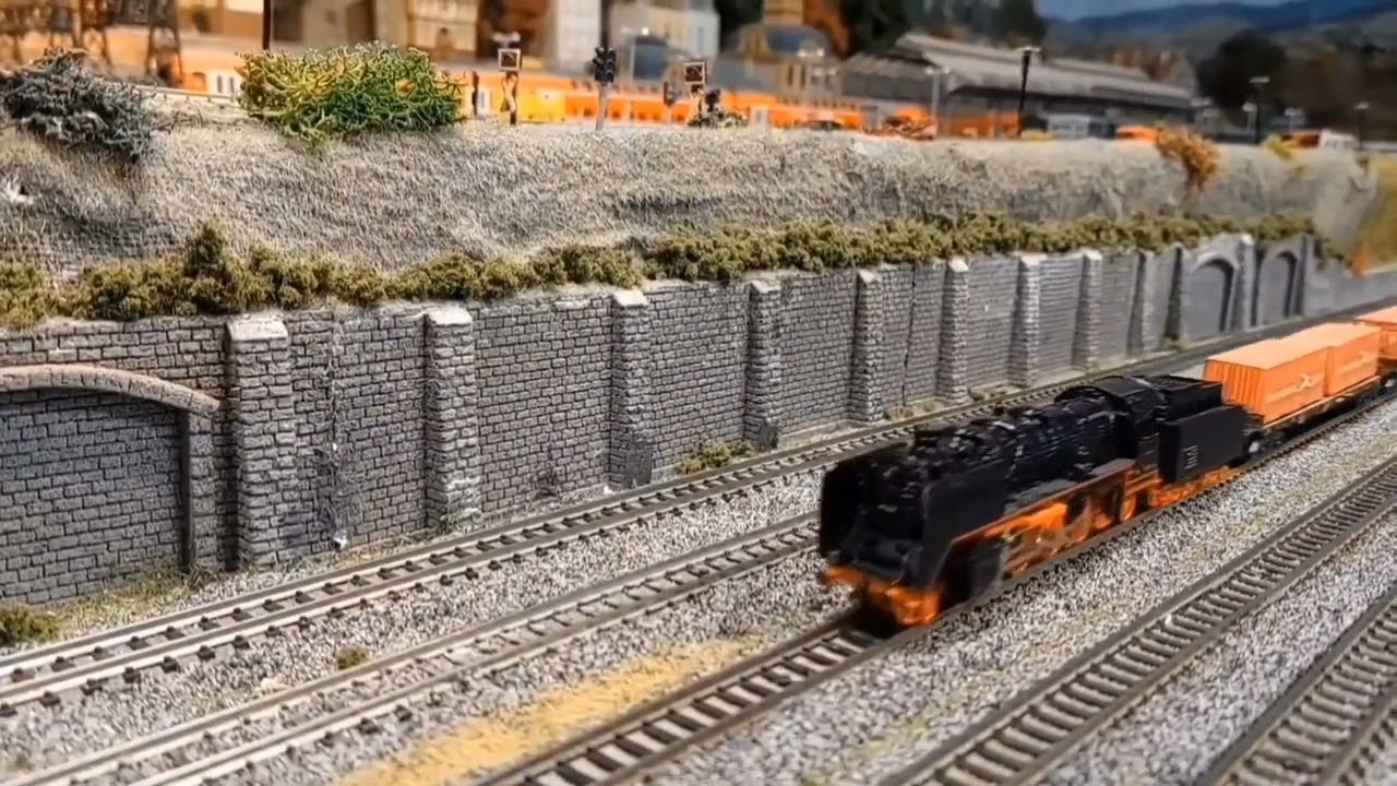 Modelleisenbahn-Highlight mit 10 Zügen auf 10 Gleisen gleichzeitig
