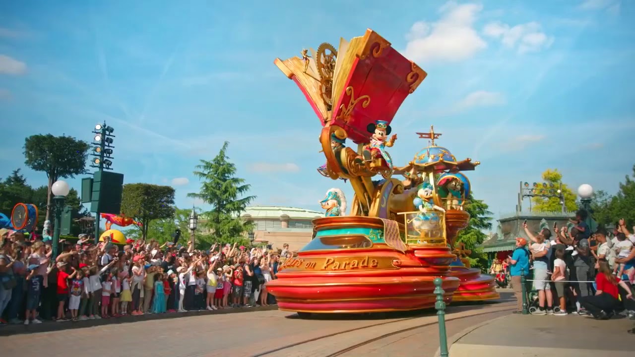DISNEY STARS ON PARADE !