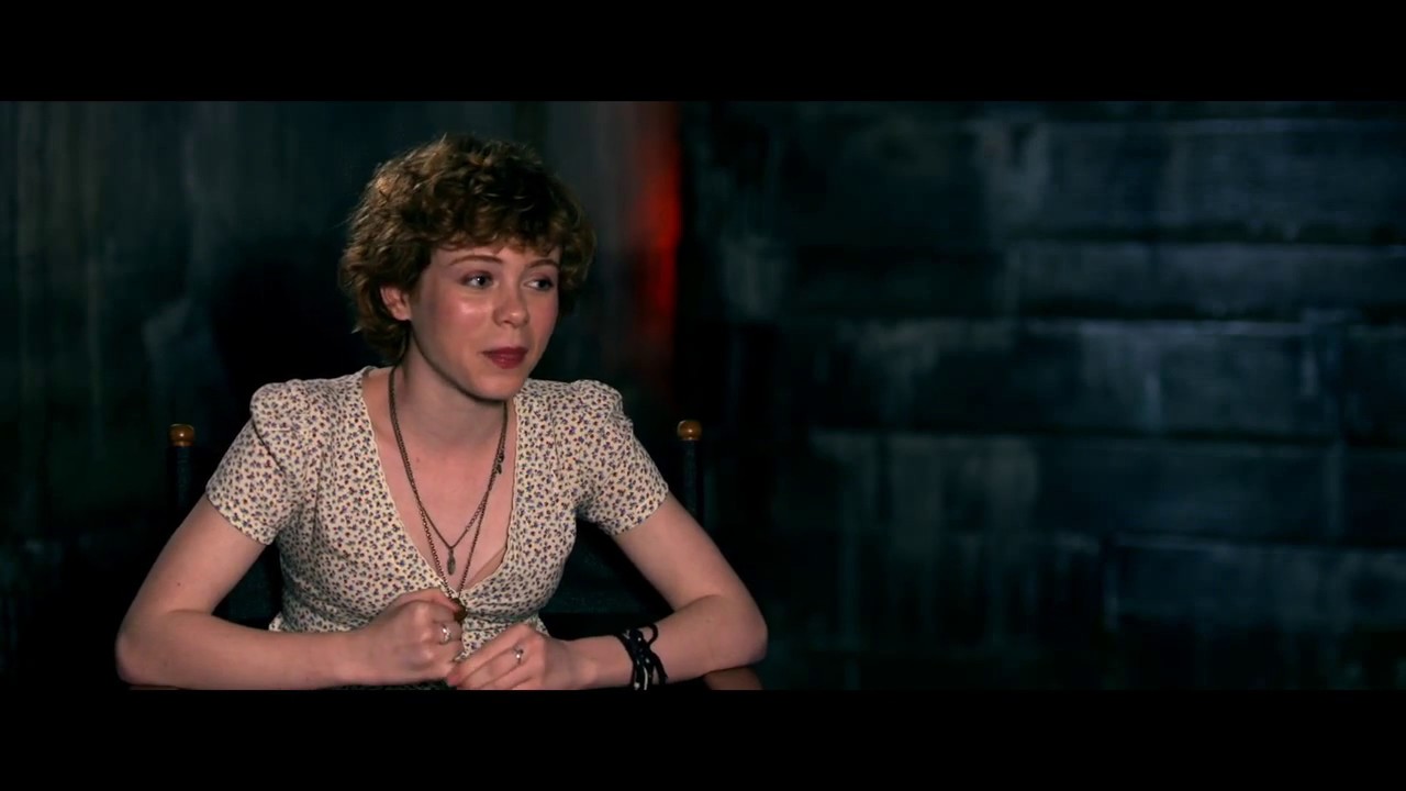 IT: Sophia Lillis "Beverly Marsh" Behind the Scenes Movie Interview | ScreenSlam