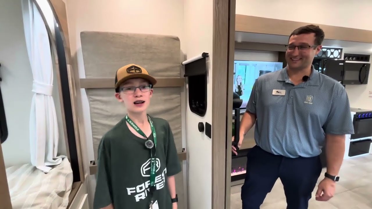 Экскурсия по выставочному стенду Forest River Impression 36RB3 2026 года.