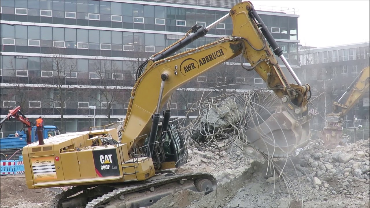 Excavator CAT 390F - demolition site