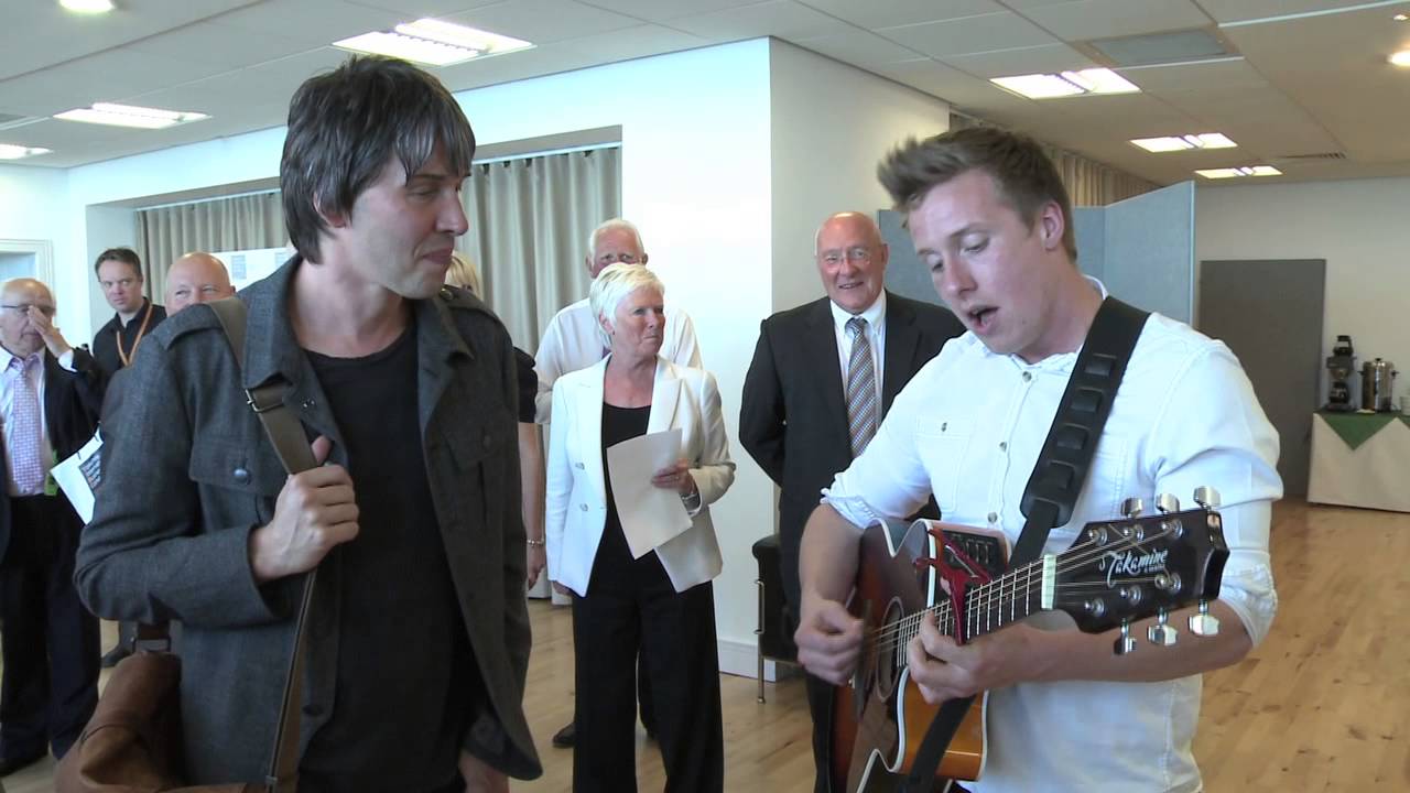 Unkeepable sings love song to Professor Brian Cox