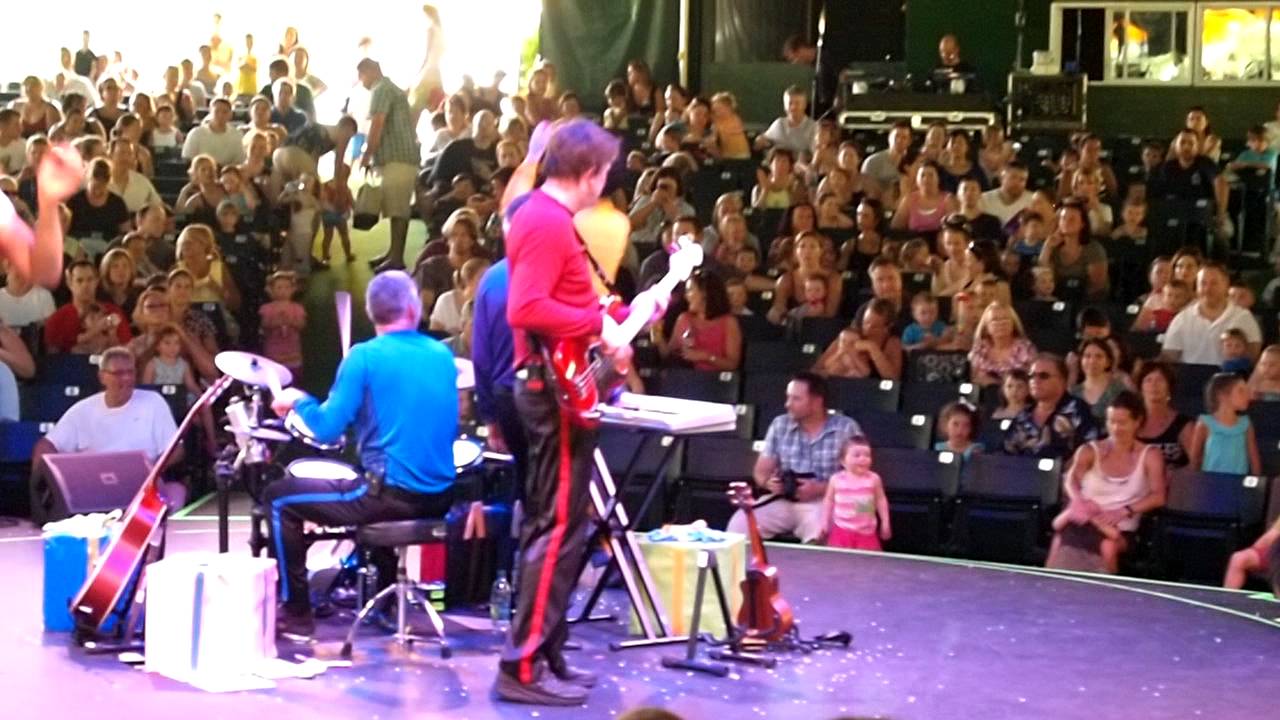 The Wiggles Live - Twinkle Twinkle Little Star and Hot Potato