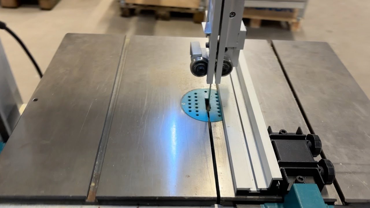 Köp Bandsåg Makita LB1200F på Klaravik