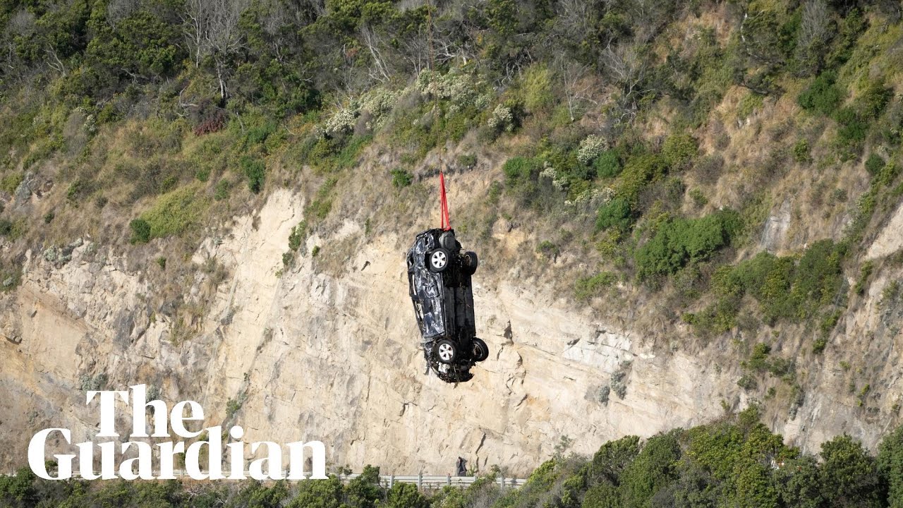 Cars washed out to sea on Great Ocean Road during flash flooding recovered by helicopter