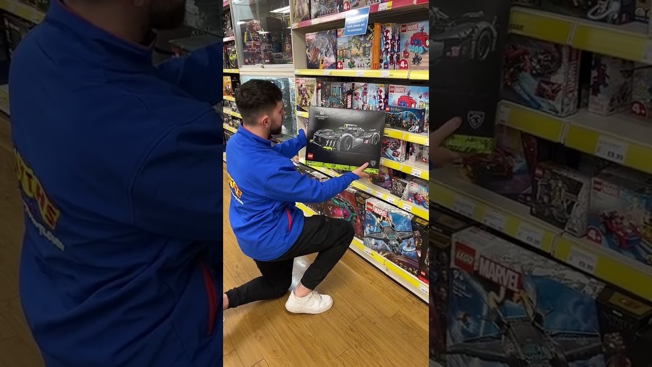 The perfect LEGO sets to gift to someone you love this Christmas.. 😍🧱 🎄