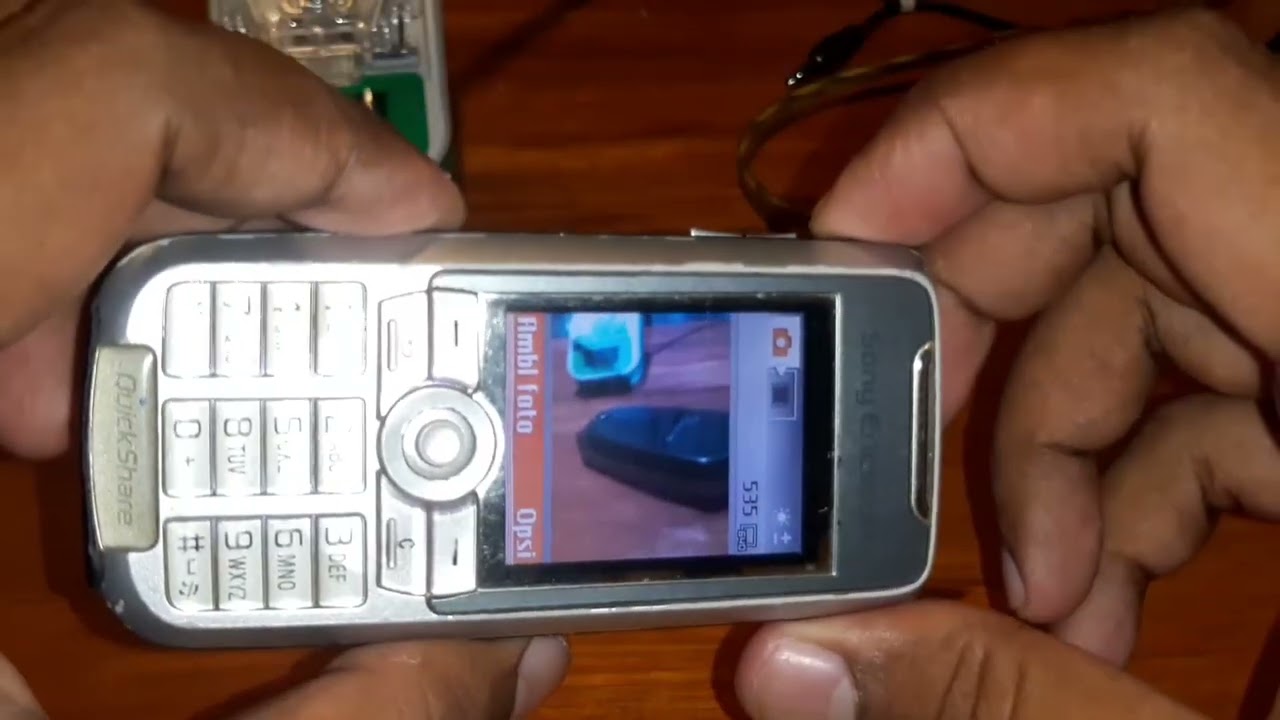 Sony Ericsson K700i. HPnya anak Gaul paling keren di tongkrongan di era 2000an
