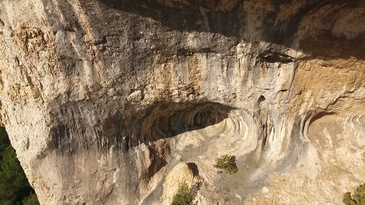 Luberon Geosites : the Madeleine Cliffs in Lioux