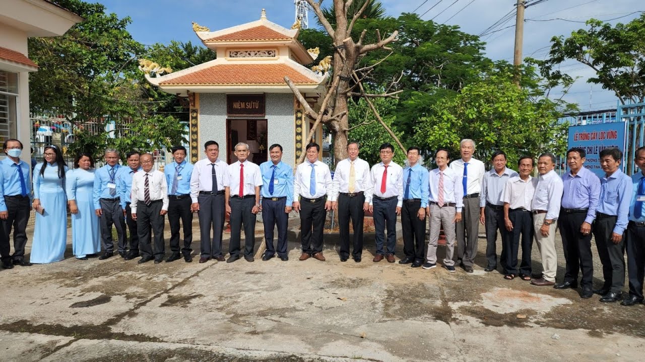 TRƯỜNG THPT TÂN CHÂU - 60 NĂM KHÁT VỌNG PHÁT TRIỂN NƠI VÙNG BIÊN XỨ LỤA