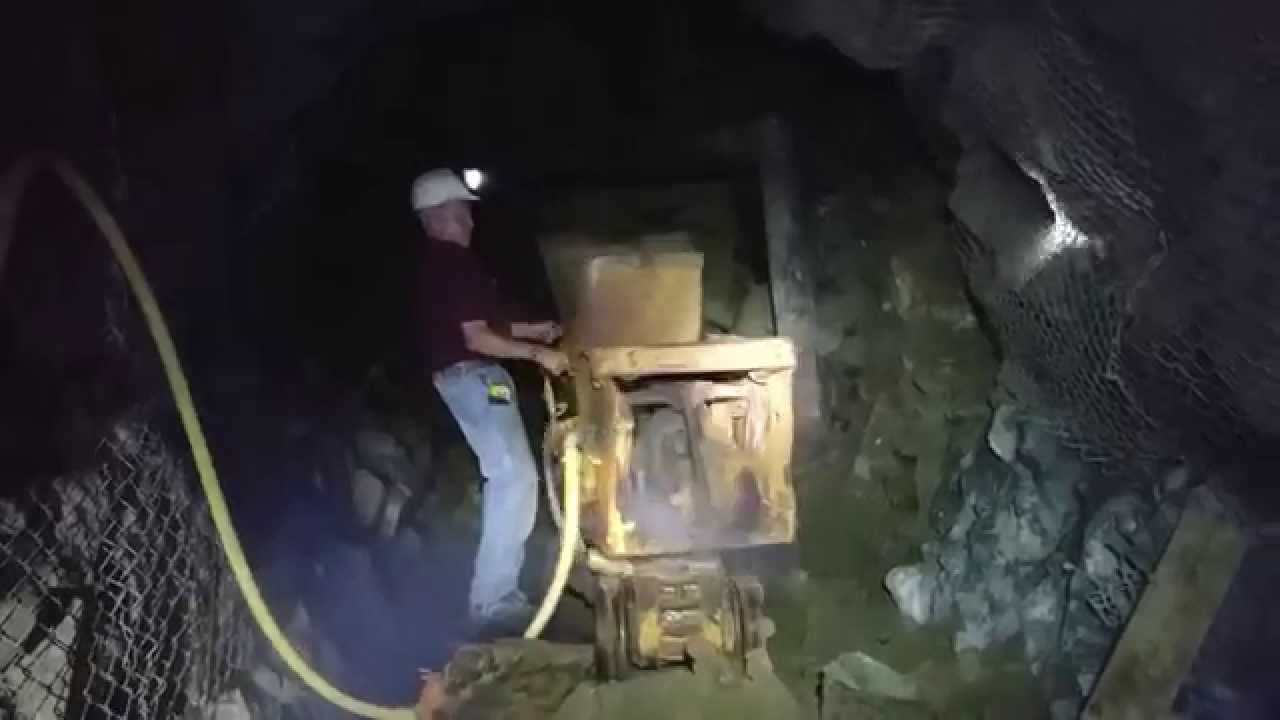 Rocker shovel (pneumatic mucker) demonstration