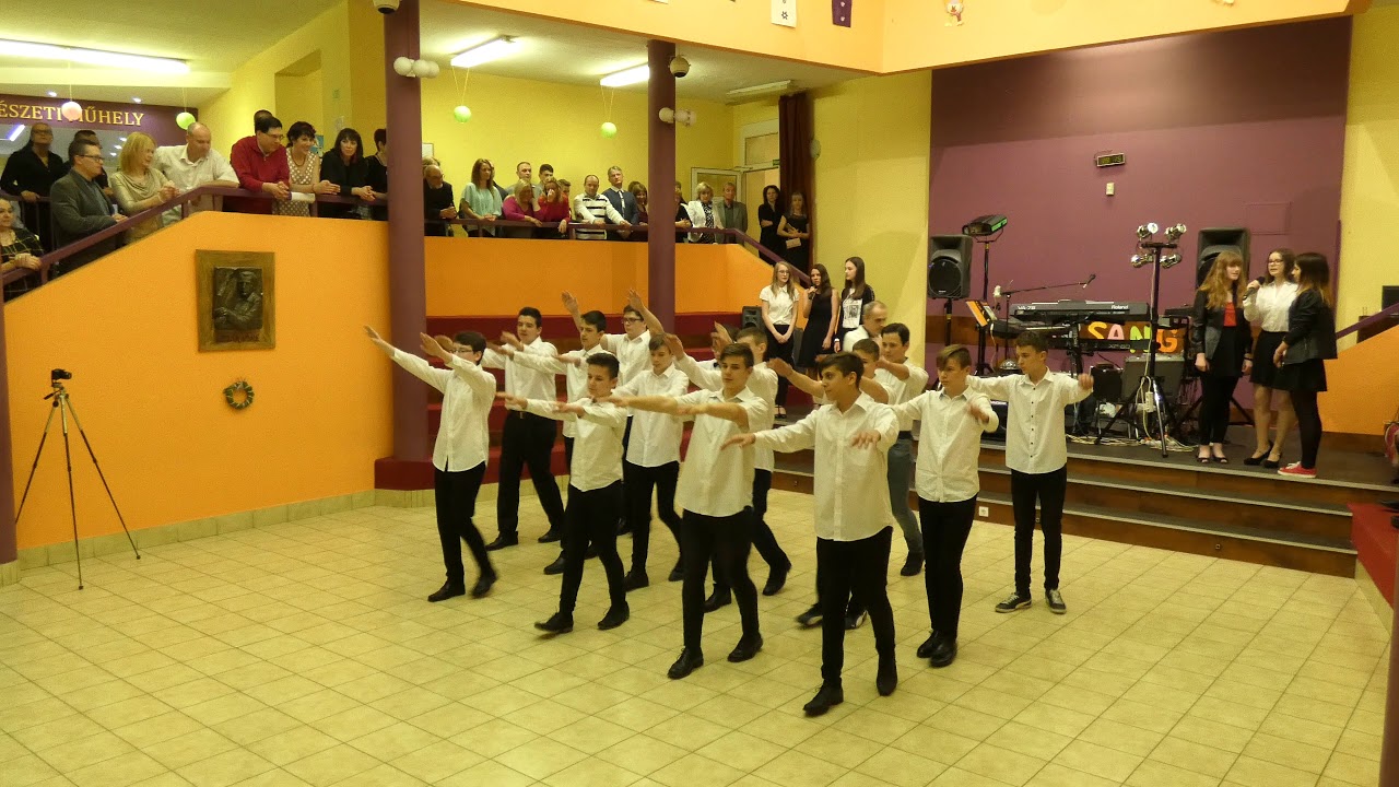 Izsák bál 2019. Tél dala - 8. osztály G
