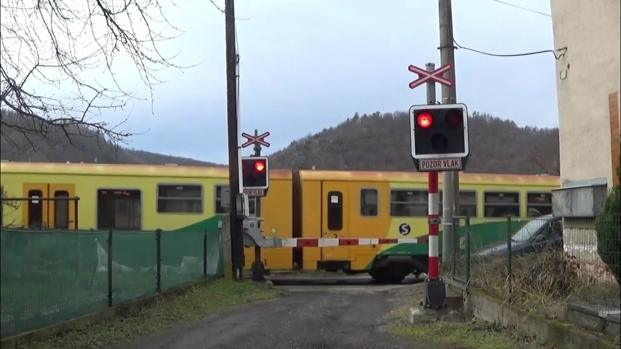Železničn&iacute; přejezd / railroad crossing - Skochovice [P5717] (CZ) - 25.1.2025