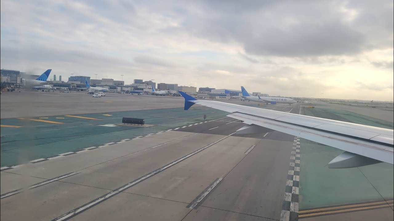 UA2318 United Airlines Airbus A320-200 KLAX-CYVR Takeoff