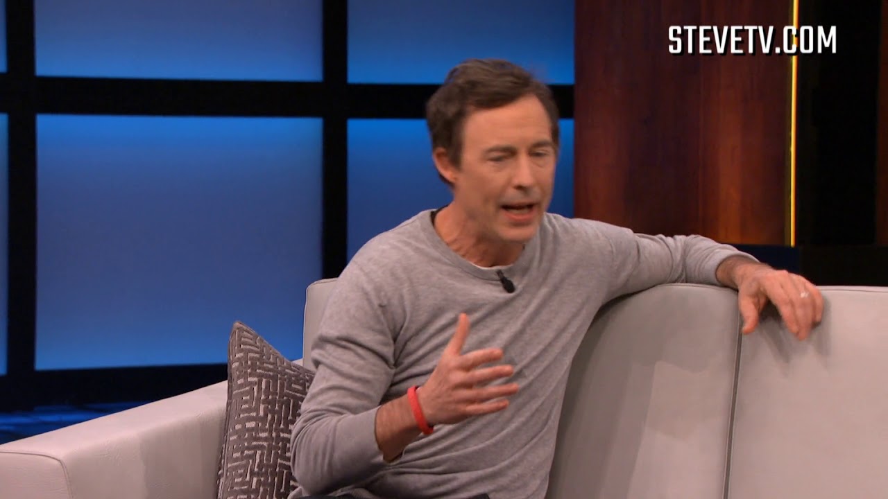 How Does Tom Cavanagh Play Three Characters On 'The Flash'?